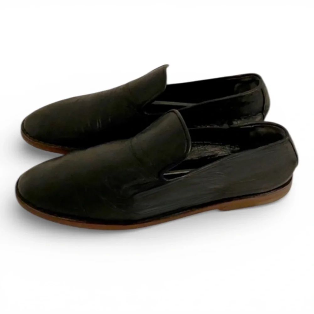 Authentic Vince soft black leather designer loafers sz 8.5 Euro 39.5
